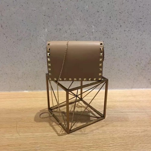 Pochette Rockstud Valentino Garavani in pelle 01327 albicocca