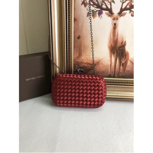 BOTTEGA VENETA Pochette in raso con rifiniture in pelle di serpente con nodo 62548 Bordeaux