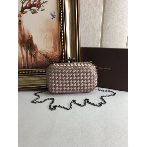 BOTTEGA VENETA Clutch in raso con rifiniture in pelle di serpente con nodo 62548 albicocca