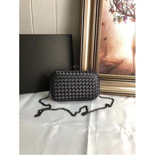 BOTTEGA VENETA Clutch in raso con rifiniture in pelle di serpente con nodo 62548 grigio scuro