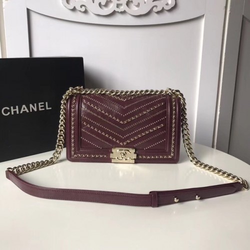 BOY CHANEL Borsa a mano Pelle di vitello stropicciata Metallo tonalità oro A67086 Bordeaux