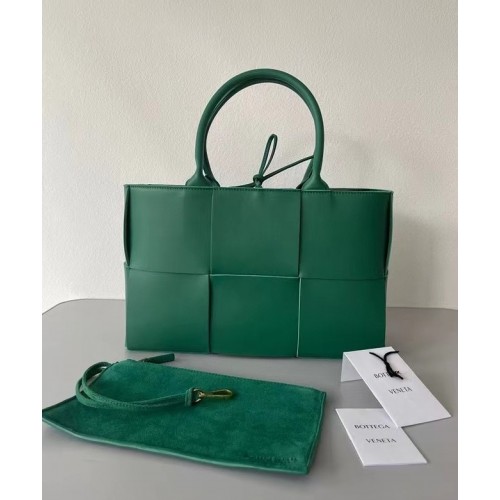 Bottega Veneta ARCO TOTE Borsa tote piccola in pelle martellata intrecciata 652867 RAINTREE