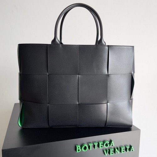 Bottega Veneta ARCO TOTE Borsa tote grande in pelle martellata intrecciata 652868 nera