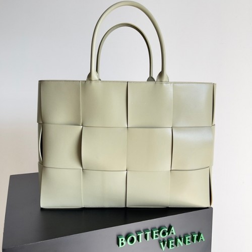 Bottega Veneta ARCO TOTE Borsa tote grande in pelle martellata intrecciata 652868 grigio chiaro