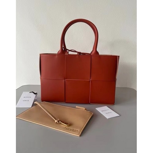 Bottega Veneta ARCO TOTE Borsa tote piccola in pelle martellata intrecciata 652867 MAPLE