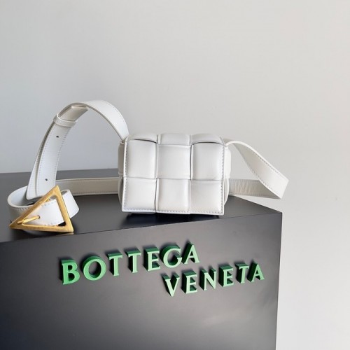 Cassetta imbottita Candy Bottega Veneta 716648 bianca