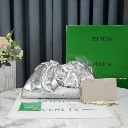 Bottega Veneta Pochette in pelle 576227 argento