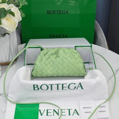 Bottega Veneta MINI POUCH 585852 verde chiaro