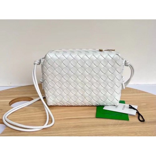 Bottega Veneta Borsa a tracolla media in pelle intrecciata 680256 Bianco