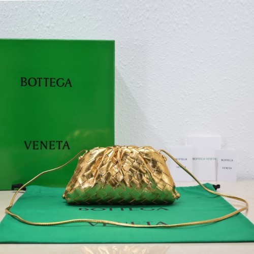 Pochette Bottega Veneta Mini in pelle intrecciata con cinturino 585852 oro