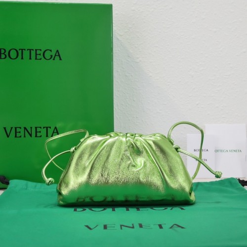 Pochette Bottega Veneta Mini in pelle intrecciata con cinturino 585852 verde