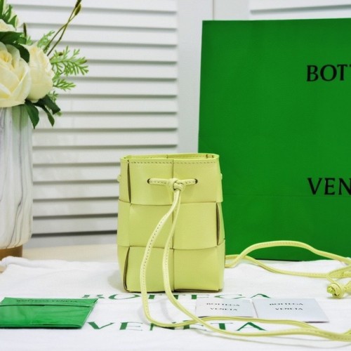 Bottega Veneta Mini secchiello a tracolla in pelle intreccio 680217 Verde glitterato