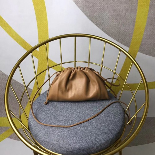 Bottega Veneta Borsa a tracolla morbida in nappa di agnello 98057 marrone