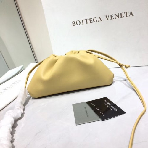 Bottega Veneta Borsa a tracolla morbida in nappa di agnello 98057 giallo chiaro