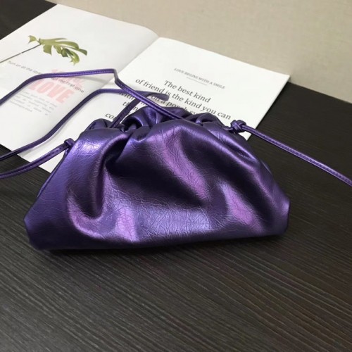 Bottega Veneta Nappa morbida ampia borsa a tracolla grande in pelle di agnello 585852 viola
