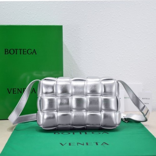Cassetta imbottita Bottega Veneta 591970 argento