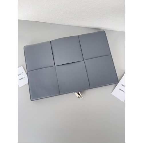 Bottega Veneta Pouch 651410 gray