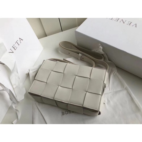 Bottega Veneta tessitura pelle di pecora pelle originale 578004 bianco sporco