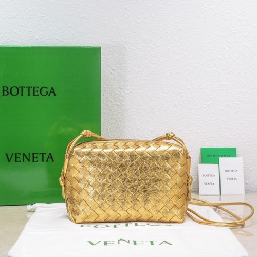 Bottega Veneta Borsa a tracolla piccola in pelle intrecciata 680255 oro
