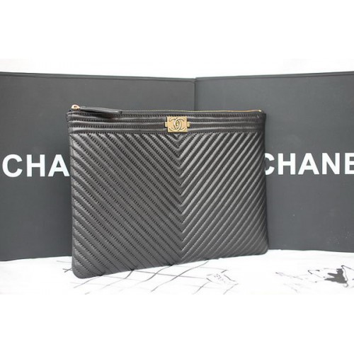 Ragazzo Chanel Chevron Pochette in pelle di montone nera A69253