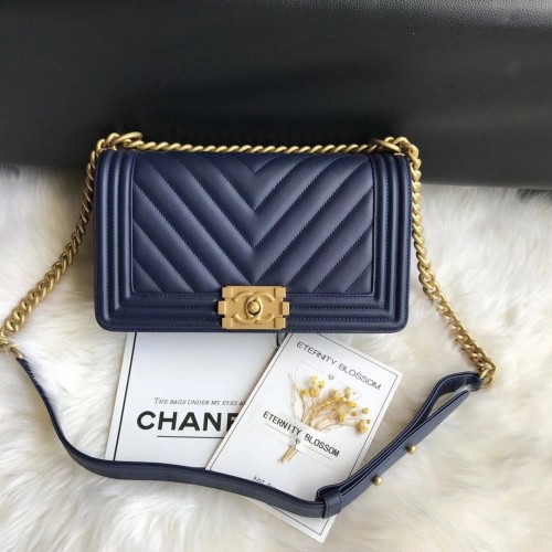 Boy Chanel Flap Bag Original Chevron Pelle A67086V Blu