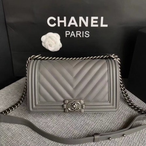 Boy Chanel Flap Bag Original Chevron Pelle A67086V Grigio