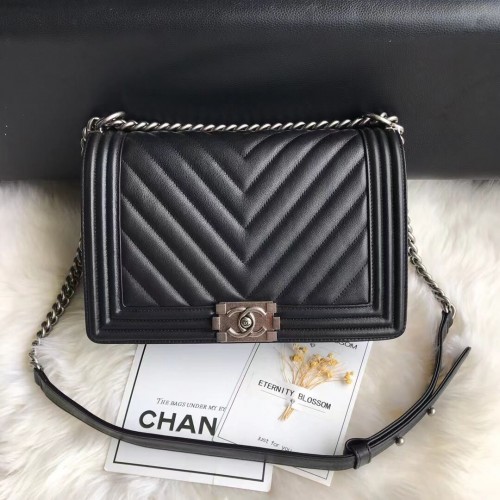 Boy Chanel Flap Bag Original Chevron Leather A67087V Nero