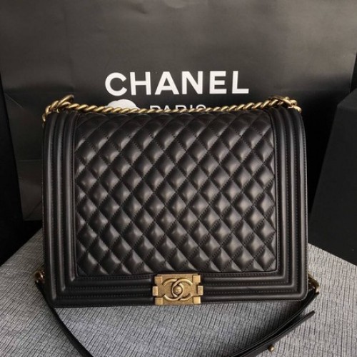 Boy Chanel Borsa a tracolla con patta nera Pelle di montone originale A67087 Oro