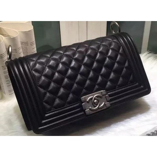 Boy Chanel Borsa a tracolla con patta in pelle di montone nera A67086 argento
