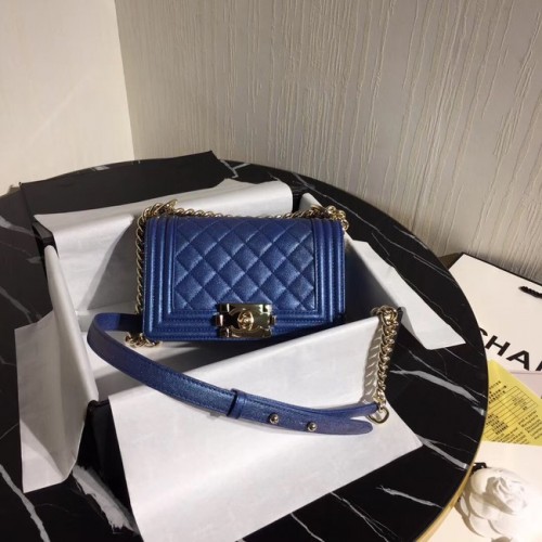 Boy Chanel Borsa a tracolla con patta originale in pelle blu A67085 oro