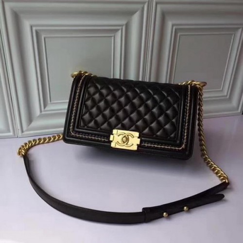 Boy Chanel Borsa a tracolla con patta originale in pelle di montone A67086 nera