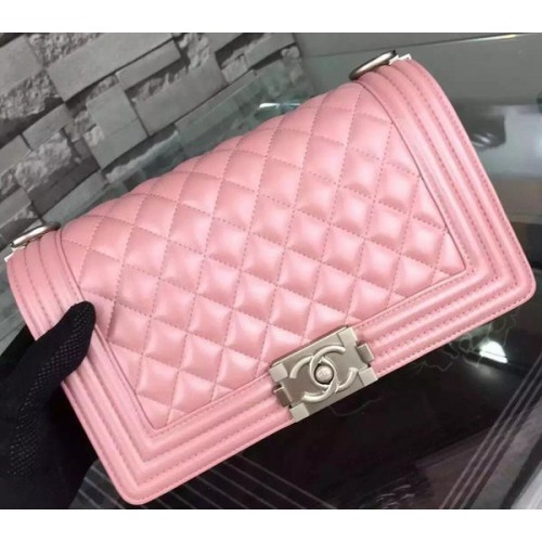 Boy Chanel Borsa a tracolla con patta in pelle di montone rosa A67086 argento