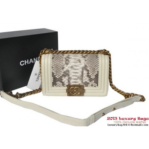 Boy Chanel Borsa a tracolla con patta in pelle di pitone A66094 OffWhite