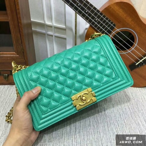 Boy Chanel Borsa a tracolla con patta in pelle di montone 67086A verde