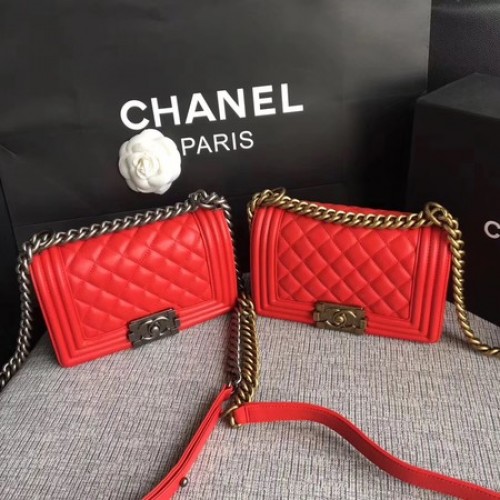 Boy Chanel Borsa a tracolla con patta in pelle di montone A67085 rossa