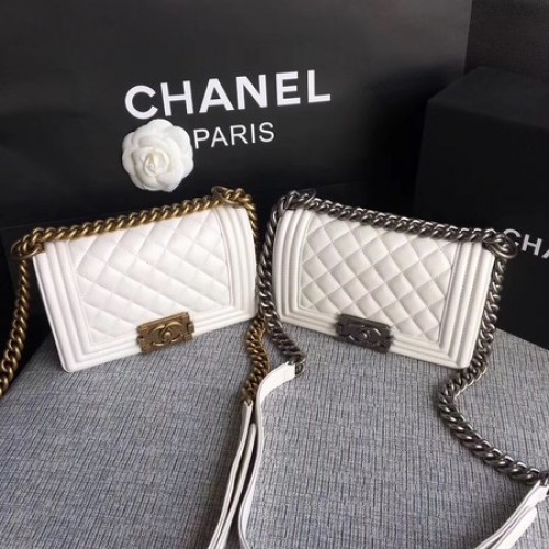 Boy Chanel Borsa a tracolla con patta in pelle di montone A67085 bianca