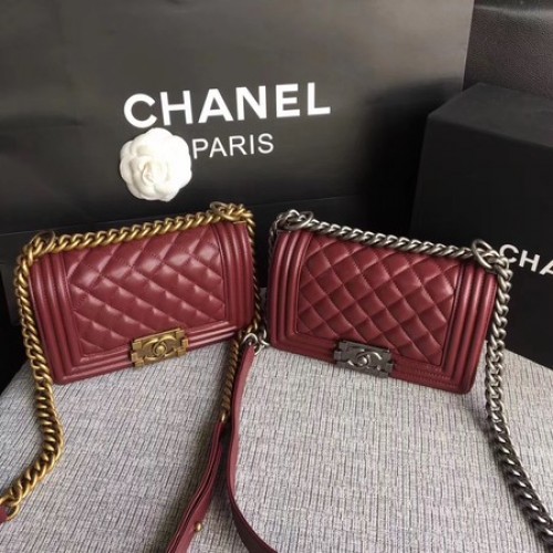 Boy Chanel Borsa a tracolla con patta Pelle di montone A67085 Vino