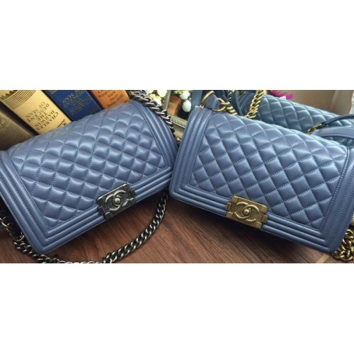 Boy Chanel Borsa a tracolla con patta Pelle di montone A67086 Azzurro
