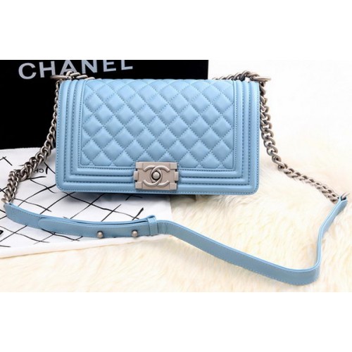 Borsa a tracolla con patta Chanel Boy in pelle di montone blu cielo A67086 argento