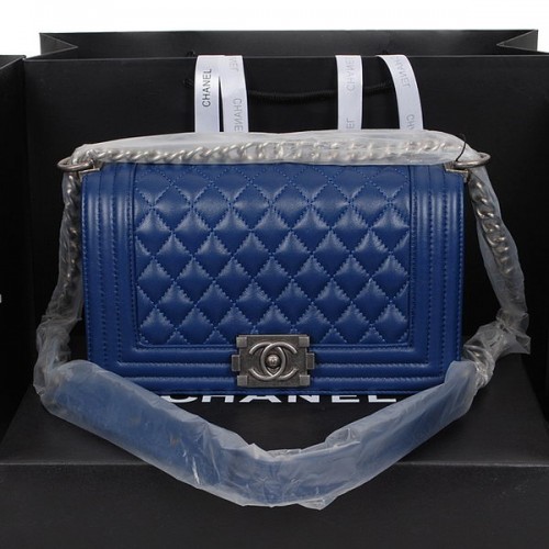 Borsa a tracolla con patta Boy Chanel in pelle di montone A58500 RoyalBlue