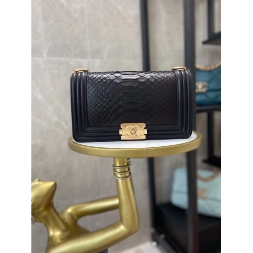 Boy Chanel Borsa a tracolla con patta originale in pelle di serpente AS67086 metallo color oro nero