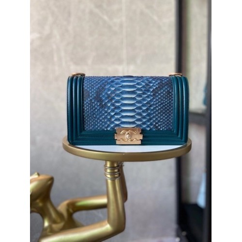 Boy Chanel Flap Borsa a tracolla originale in pelle di serpente AS67086 blu