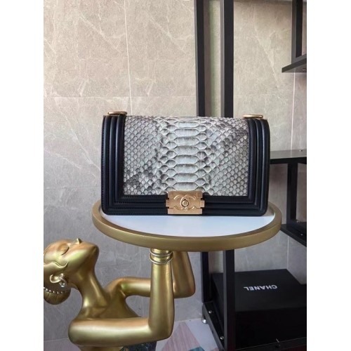 Boy Chanel Flap Borsa a tracolla originale in pelle di serpente AS67086 grigio