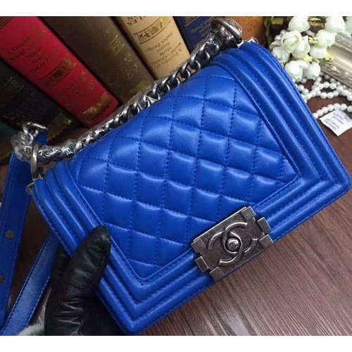 Boy Chanel Borse a spalla con patta in pelle di montone A67085 blu