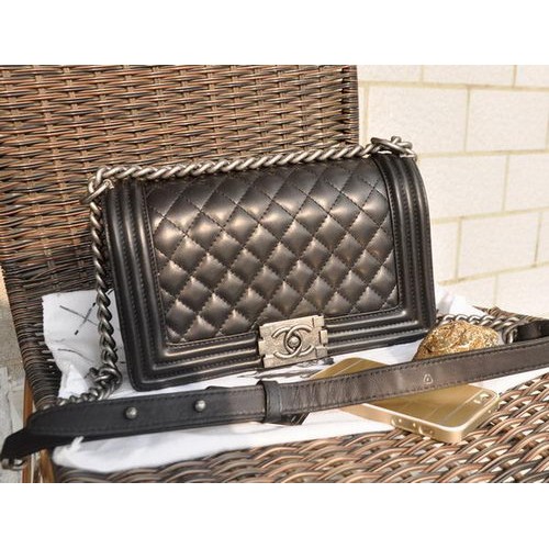 Boy Chanel Borsa a tracolla con patta in pelle di agnello originale A67086 nera