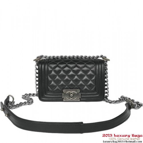 Boy Chanel Borsa a tracolla piccola con patta in pelle di montone A67086 nera