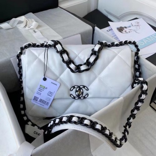 CHANEL Borsa con patta 19 in pelle di agnello AS1160 AS1161 nera e bianca