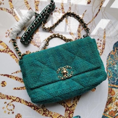 Borsa con patta CHANEL 19 AS1160 verde