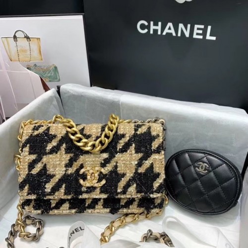 Borsa con patta CHANEL 19 WOC 33817 albicocca&nero