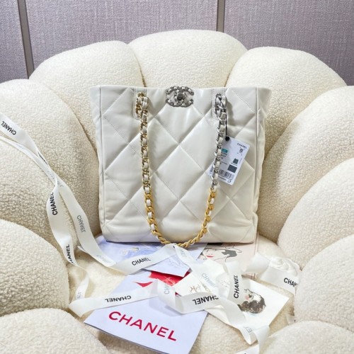 BORSA SHOPPING CHANEL 19 AS3519 bianca